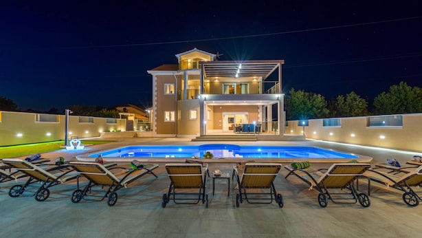 A modern two-story house with a swimming pool and outdoor seating. - Luxurious home in Dubrava kod Sibenika (Dubrava kod Sibenika)