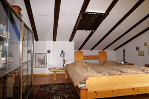 3 Schlafzimmer, Schreibtisch, Bügeleisen/Bügelbrett, kostenloses WLAN