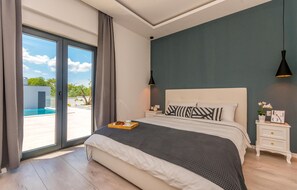 3 quartos, berço de viagem, Wi-Fi de cortesia, roupa de cama