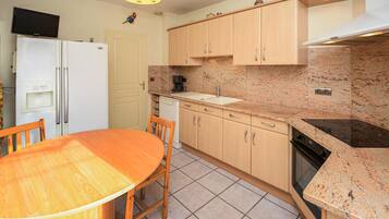 Réfrigérateur, four, plaque de cuisson, lave-vaisselle