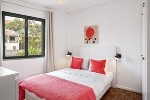 Familjelägenhet - 2 sovrum - icke-rökare - havsutsikt | Allergitestade sängkläder, duntäcken och Select Comfort-madrasser