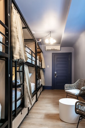 Coffres-forts dans les chambres, rideaux occultants