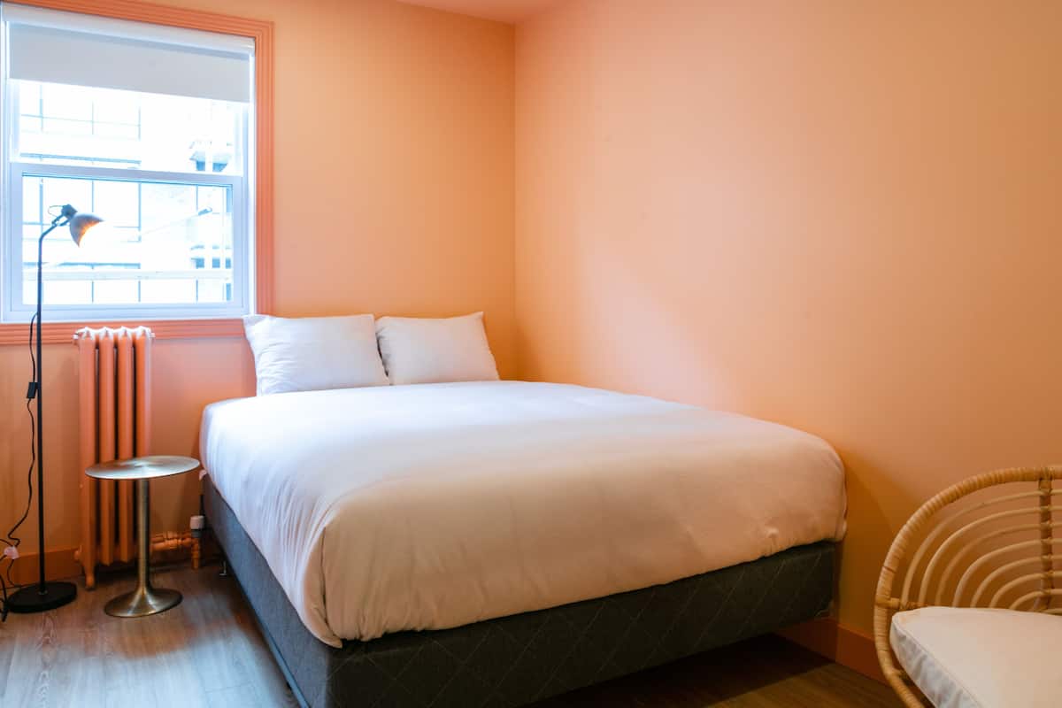Een kluis op de kamer, verduisterende gordijnen, geluiddichte muren