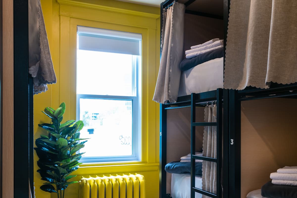 Een kluis op de kamer, verduisterende gordijnen, geluiddichte muren