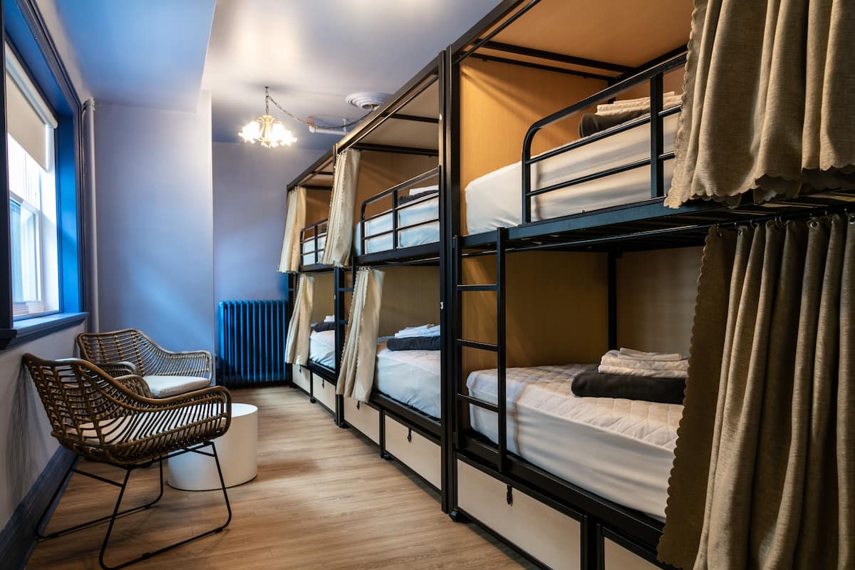 Een kluis op de kamer, verduisterende gordijnen, geluiddichte muren
