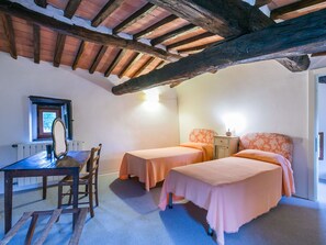 2 bedrooms, travel cot, free WiFi - Nice apartment for 4 guests with pool, WIFI, TV, patio and pets allowed (Pescia)