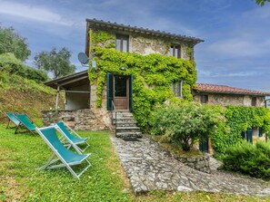 Exterior - Cosy apartment for 7 people with pool, WIFI, TV, patio and pets allowed (Pescia)