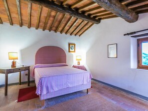 4 bedrooms, travel cot, free WiFi