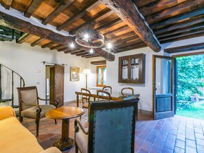 Interior - Nice apartment for 7 people with WIFI, pool, TV, patio and pets allowed (Pescia)