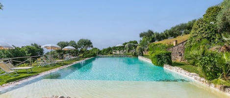 Water, Plant, Water Resources, Sky, Azure, Natural Landscape, Swimming Pool, Tree, Leisure, Grass