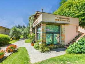 Exterior - Lovely apartment for 5 people with WIFI, pool, TV and patio (Pescia)