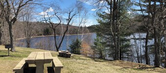 Cozy 3 bedroom condo 2.5 miles to Mount Snow