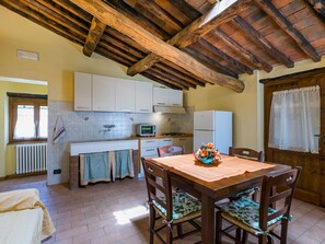 Dining - Lovely apartment in villa for 3 guests with pool, WIFI, TV and terrace (Pescia)