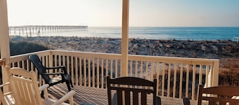 2 Tortugas East -- Renovated Oceanfront Duplex by Pier w/King Bed