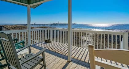 2 Tortugas East -- Renovated Oceanfront Duplex by Pier w/King Bed
