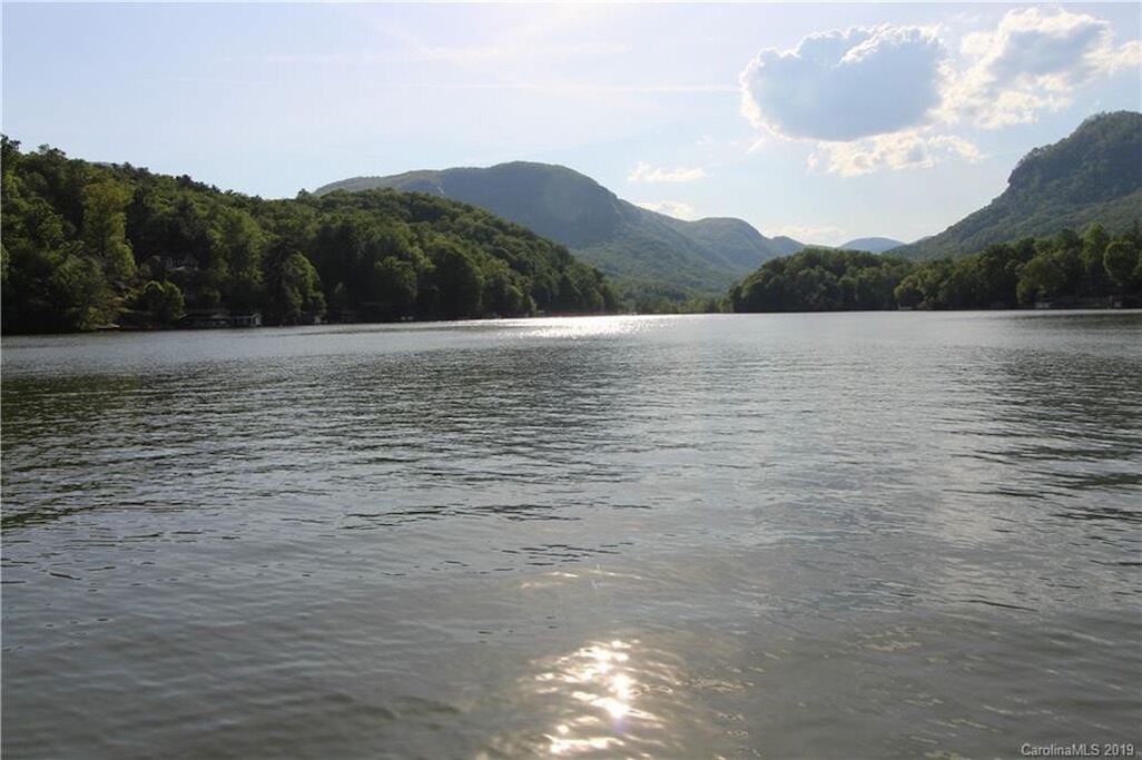 5 Br/3.5 Ba. 3 KING BEDS. LAKE FRONT. FIREPIT. GAME ROOM. MULTIPLE PORCHES.
