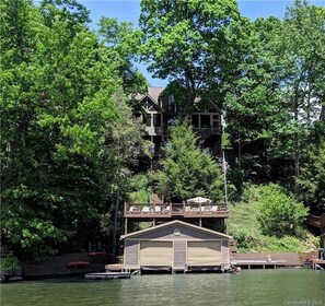 Exterior - 5 Br/3.5 Ba. 3 KING BEDS. LAKE FRONT. FIREPIT. GAME ROOM. MULTIPLE PORCHES. (Lake Lure)