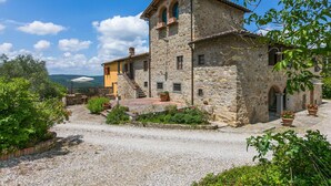 Unclassified image, 5 of 49, button - Cosy apartment in villa with private pool, WIFI, TV, patio, pets allowed and panoramic view (Castellina In Chianti)
