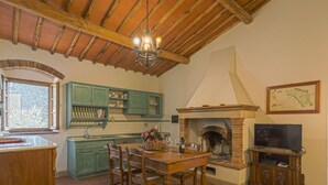 Unclassified image, 4 of 49, button - Cosy apartment in villa with private pool, WIFI, TV, patio, pets allowed and panoramic view (Castellina In Chianti)