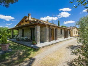 Exterior - Beautiful apartment for 4 guests with WIFI, pool, TV, terrace and pets allowed (Bucine)