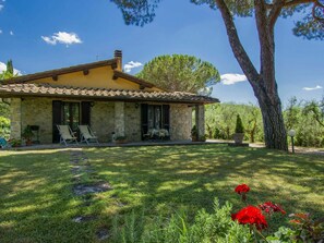 Exterior - Lovely apartment for 4 people with pool, WIFI, TV, terrace and pets allowed (Gavignano)