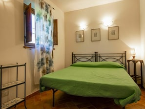 3 bedrooms, iron/ironing board, travel crib, free WiFi
