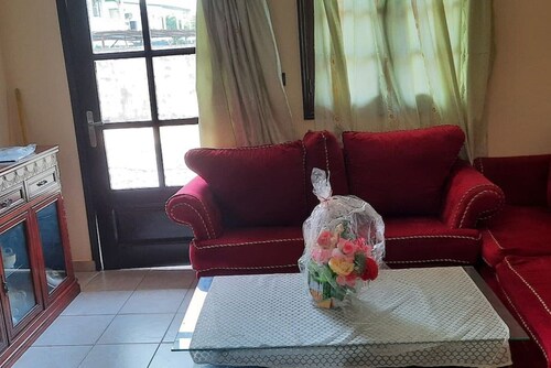 Nzecy Appart. A studio with a velvety, air-conditioned living room.