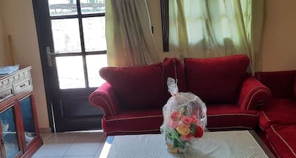 Nzecy Appart. A studio with a velvety, air-conditioned living room.