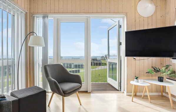 TV, fireplace, DVD player - Pet friendly home in Faaborg with sauna (Faaborg)