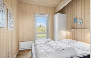 4 bedrooms, travel crib, free WiFi - Pet friendly home in Faaborg with sauna (Faaborg)