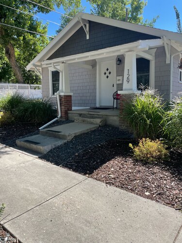 Cozy Downtown Home 🏘