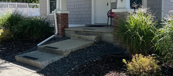 Cozy Downtown Home 🏘