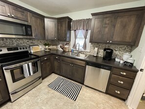Fridge, microwave, oven, stovetop - Cozy Downtown Home 🏘 (Casper)