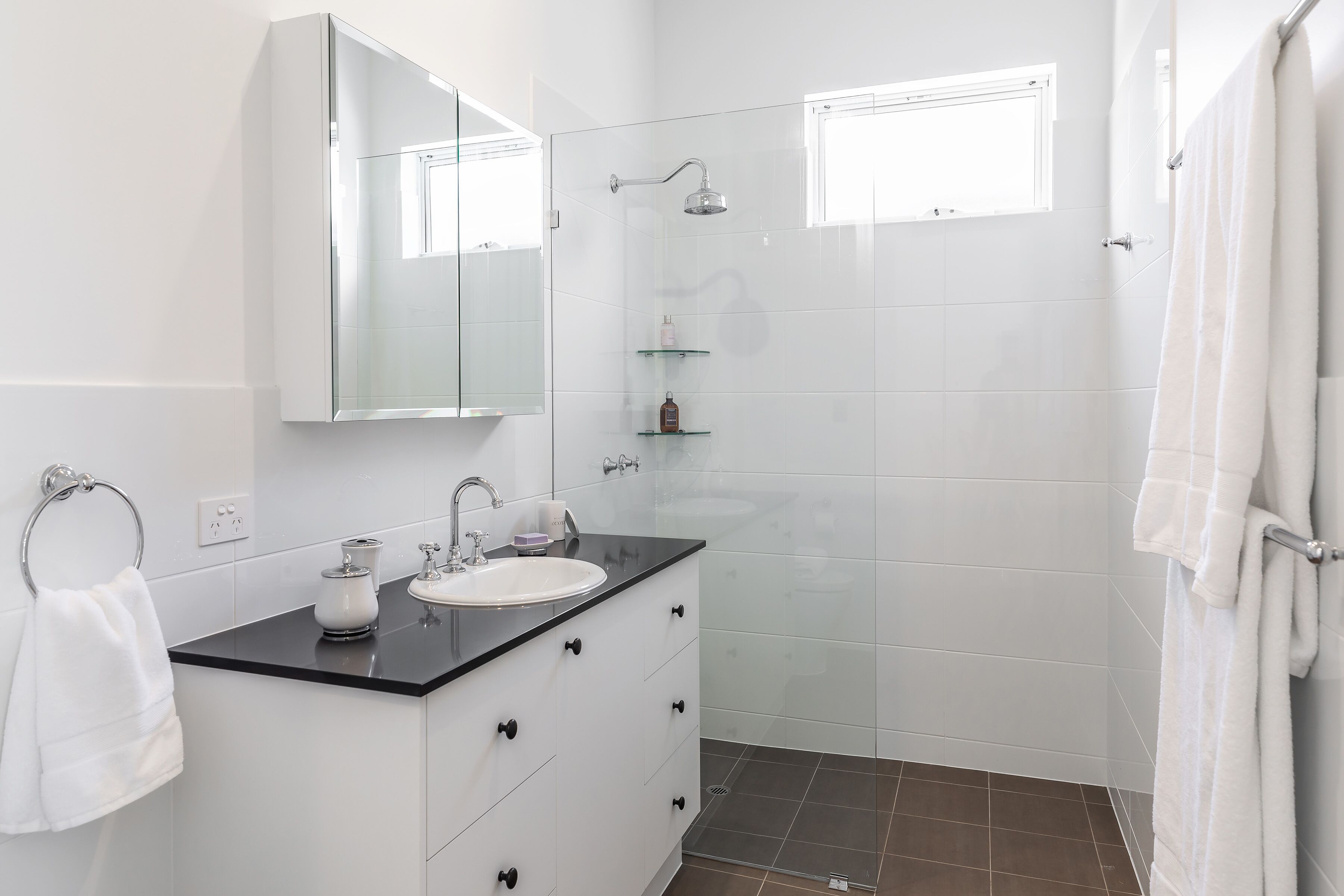 Vintners Retreat: Stylish Retreat near Sea & Vines — image 15