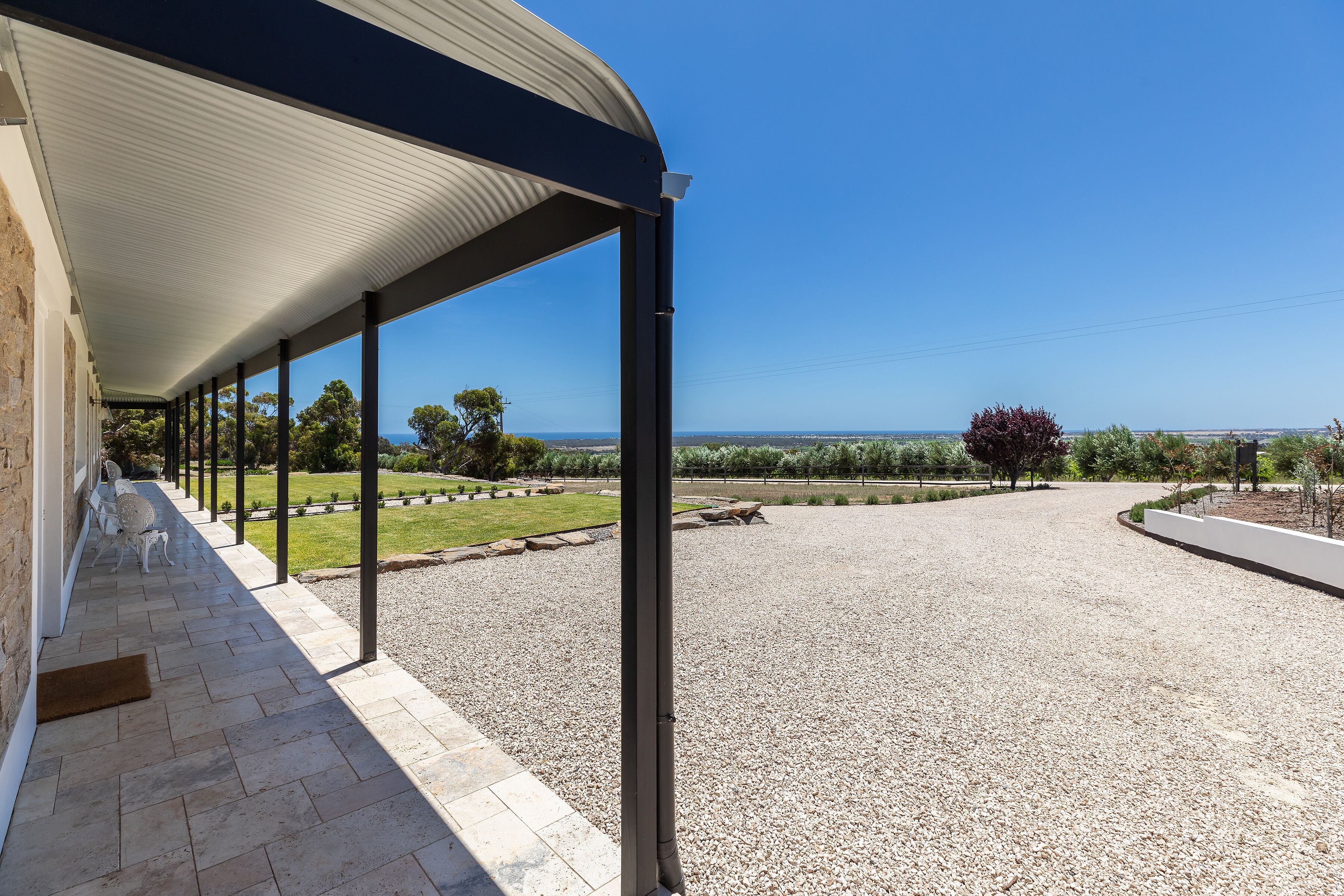 Vintners Retreat: Stylish Retreat near Sea & Vines — image 2