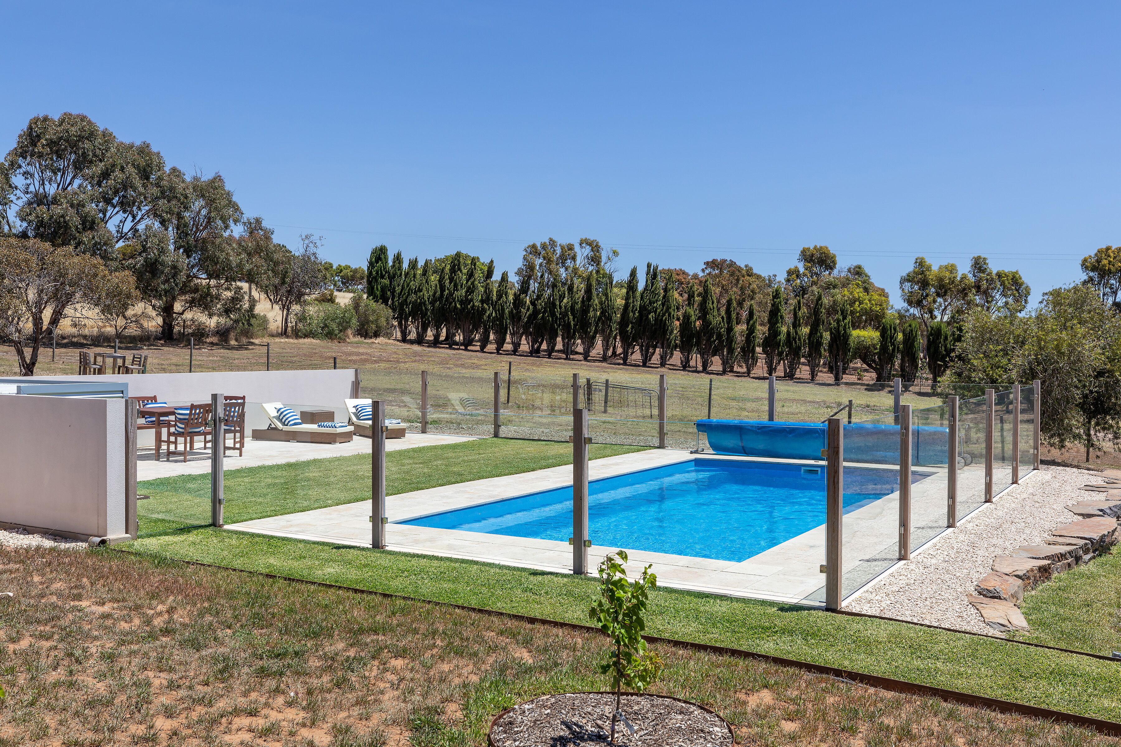 Vintners Retreat: Stylish Retreat near Sea & Vines — image 9