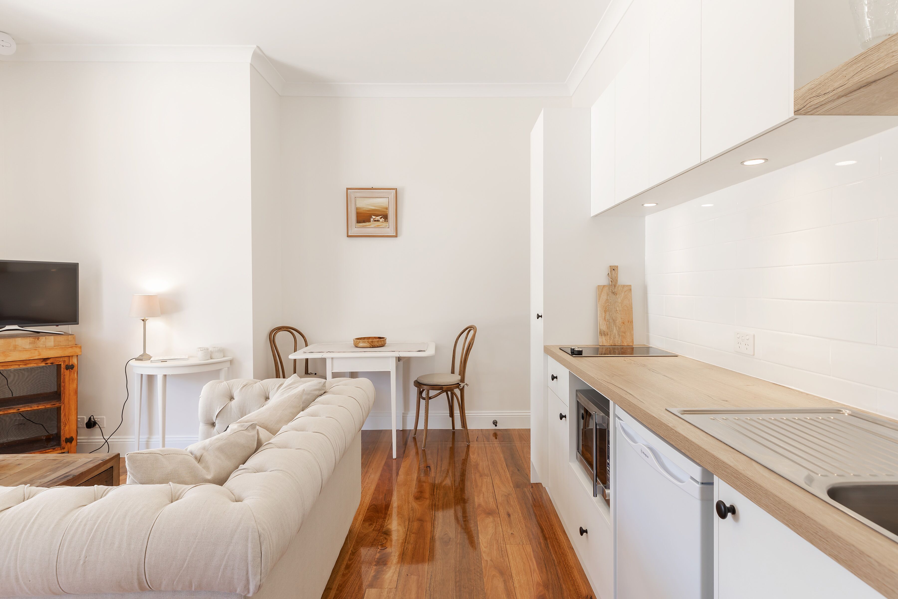 Vintners Retreat: Stylish Retreat near Sea & Vines — image 14