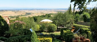 Lovely apartment in villa with WIFI, private pool, TV, terrace, pets allowed and panoramic view