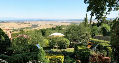 Herrliche Wohnung in einem Ferienhaus mit privatem Pool, W-LAN, TV, Terrasse, Panoramablick