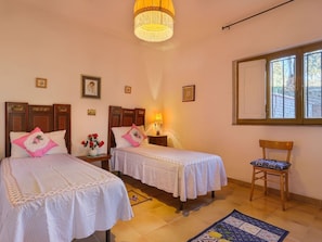 2 bedrooms, travel crib, free WiFi