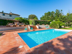 Pool - Lovely apartment in villa for 2 people with pool, WIFI, TV and terrace (Colle Di Val D'elsa)