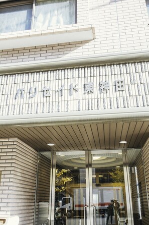 Exterior detail - Nestle Tokyo Deluxe Akihabara 04 (Tokyo)