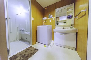 Nestle Tokyo Deluxe Akihabara 02 | Bathroom