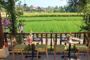 Outdoor dining - Luxury 2 BR Private Pool Vila Nice Paddies Field View (Ubud)