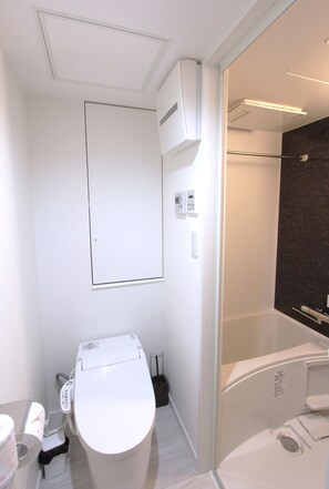 Departamento (Nestay inn Tokyo Otsuka 101) | Baño | Tina y regadera independientes y amenidades de baño gratuitas 