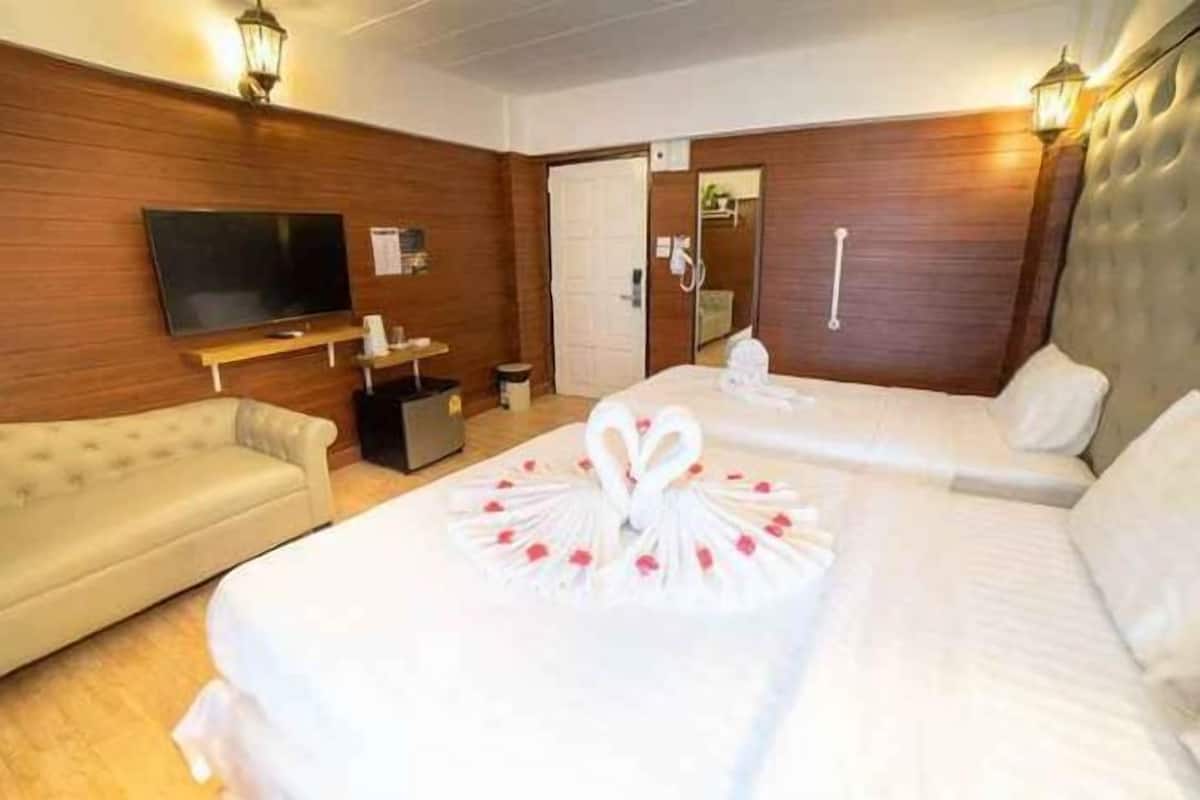 In-room safe, blackout curtains, free WiFi