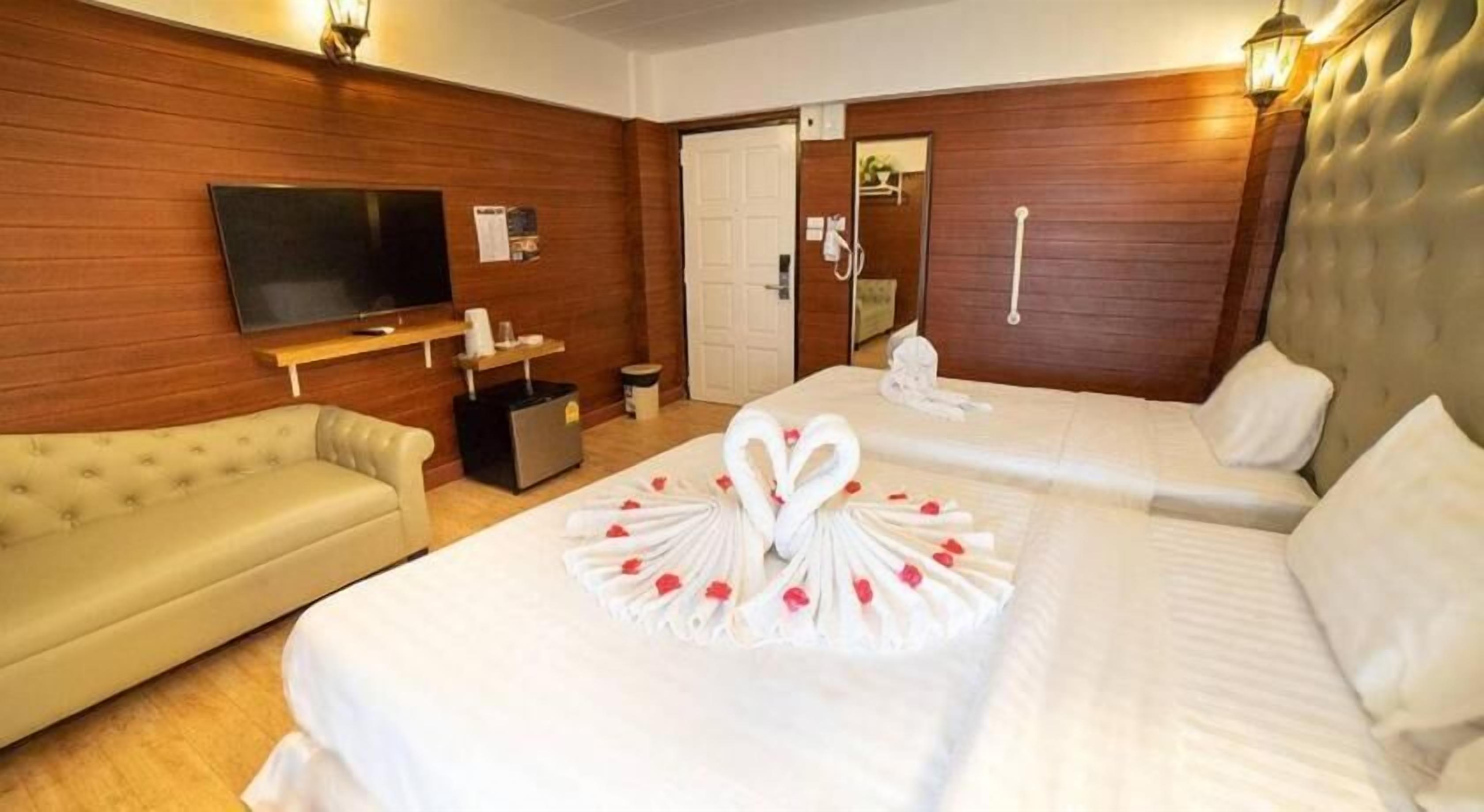 In-room safe, blackout curtains, free WiFi