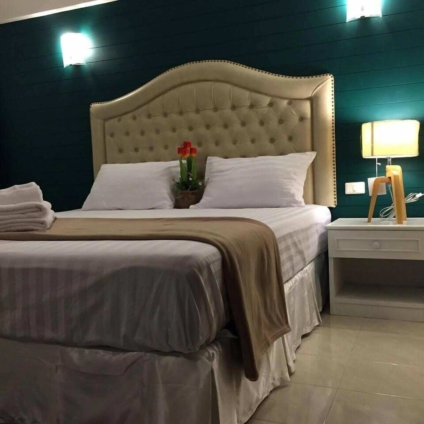 In-room safe, blackout curtains, free WiFi