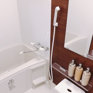 Lägenhet (Nestle Tokyo Duplex Itabashi 01) | Badrum | Badkar och dusch, gratis toalettartiklar, hårtork och tofflor