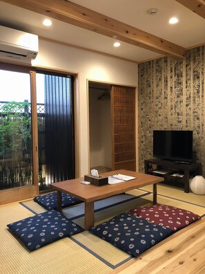 Private Vacation Home | Living room | Flat-screen TV - Iroekoto (Kyoto)